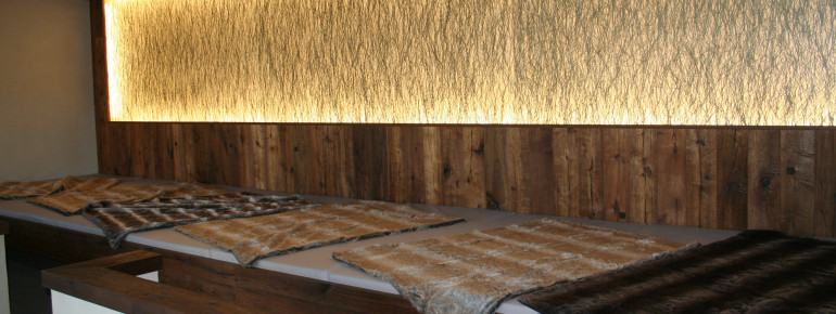 Zwischen den Saunagängen laden Ruheräume zum Entspannen ein.