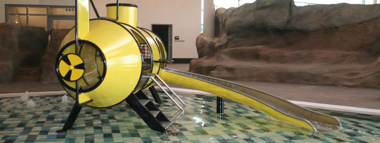 Im Kinderbecken steht die U-Boot-Rutsche.