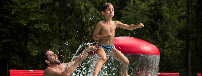 Attraktionen wie der Wasserpilz erfreuen sich bei Kindern großer Beliebtheit.