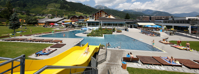 Ein großer Spaß für Kinder ist die Wellenrutsche.