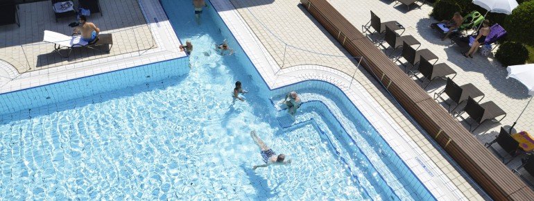 Außenbereich des Thermalbeckens