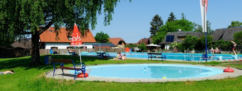 Für Kleinkinder gibt es ein eigenes kleines Becken.