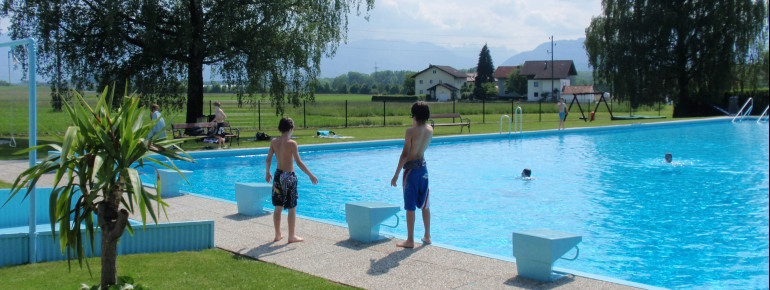 Natürlich darf in Anthering auch vom Startblock ins Becken gesprungen werden.