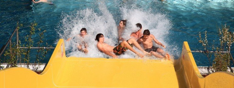 Die Wellenrutsche ist vor allem bei den Jugendlichen sehr beliebt.