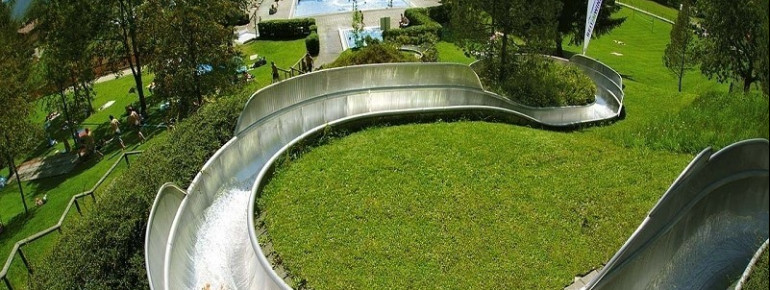 Die 105 m lange Riesenrutsche