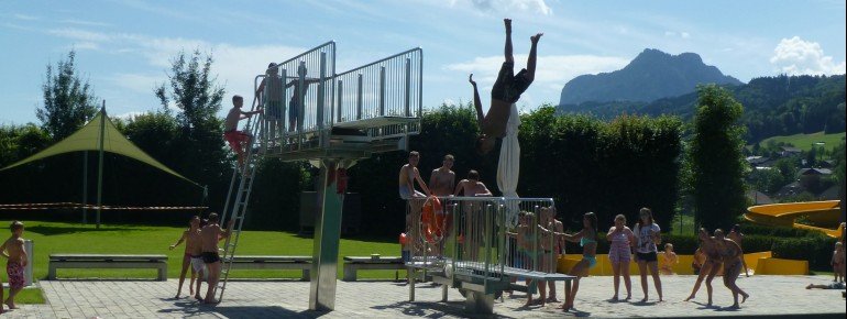 Insbesondere bei Jugendlichen äußerst beliebt ist der Sprungturm.