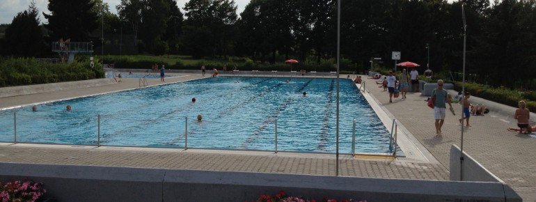 Schwimmbecken