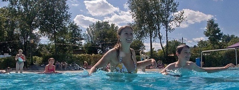 Jede halbe Stunde wird der Wellenbetrieb aktiviert. Dann heißt es Springen oder untergehen :)