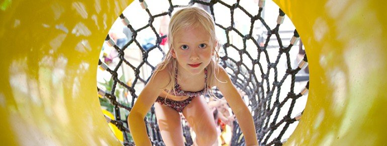 Der Kletter-Netztunnel im Piraten-Rutschenland