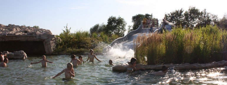 Spaß und Action auf der Wellenrutsche