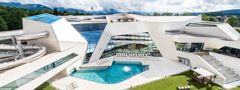 Einzigartig ist die Architektur der Kärnten Therme. Auf 11.000 Quadratmeter erwartet Besucher eine moderne Erlebniswelt.