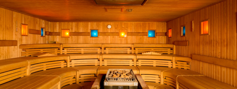 In der Saunalandschaft erwarten dich zwei finnische Saunen.