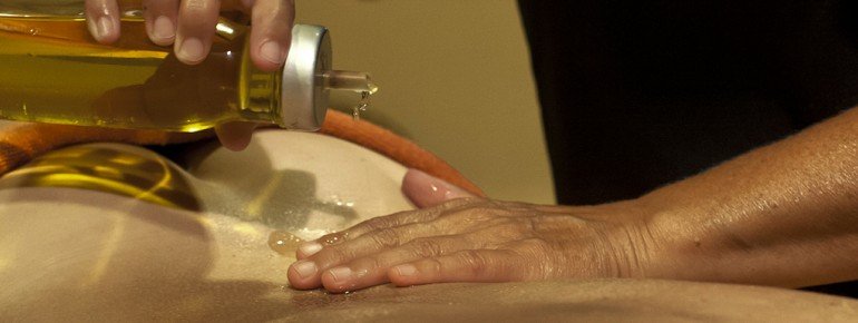 Eine Massage rundet den Thermenbesuch ab