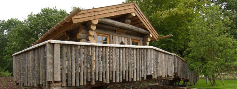 In der Baumhaus-Sauna steigt die Temperatur auf 100°C