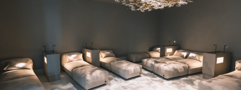 Die Meersburg Therme bietet zwei stilvoll gestaltete Ruheräume, die zum Abschalten und Erholen einladen.