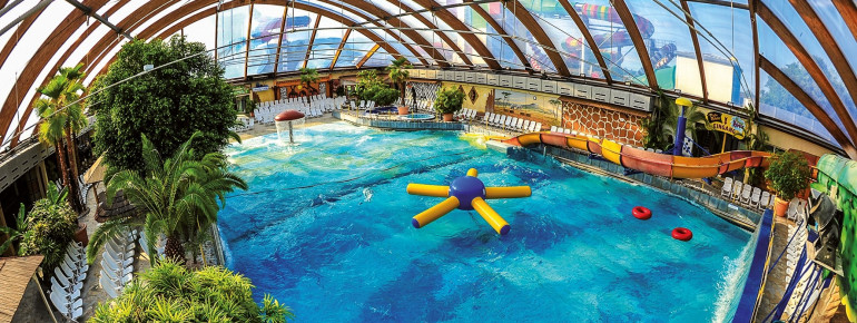 Das große Wellenbad bietet Wasserspaß pur!