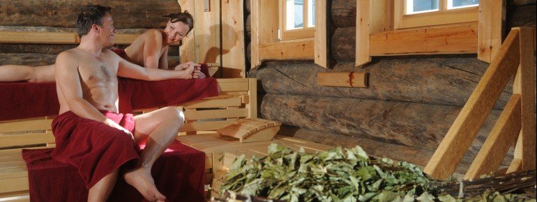 In der Aufguss- und der Kelo-Sauna finden stündlich Aufguss-Zeremonien statt