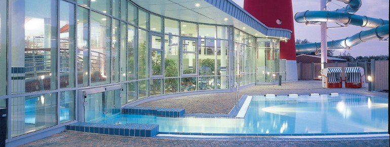 Ocean Wave mit Rutschen-Leuchtturm