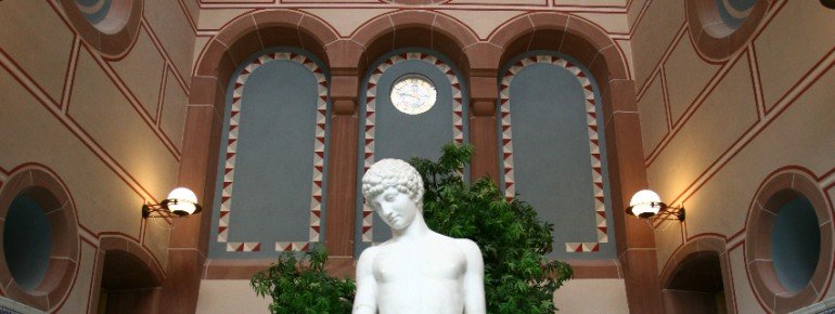 Sitzbecken der Therme