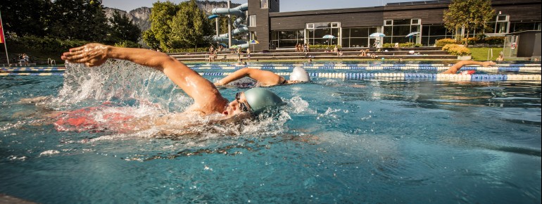 Sportler und solche, die es werden wollen, finden in der Panorama Badewelt St. Johann innen wie außen je ein Sportlerbecken.