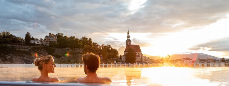 Der Infinitypool auf der Dachterrasse sorgt für Wellness der ganz besonderen Art.