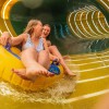 Die "Sliding Tires"-Rutsche verspricht kurvigen Spaß für Groß und Klein.