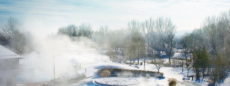 Der Thermenbach ist die Hauptattraktion des Außenbereichs