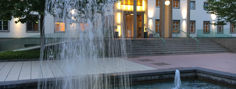 Der Haupteingang zur Therme.