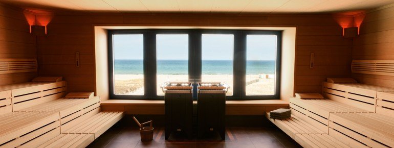 In der finnischen Aufgusssauna sorgt der Saunameister für die regelmäßigen Zeremonien