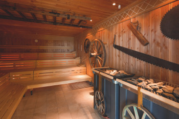Die Saunawelt ist an das traditionelle Handwerk im Fichtelgebirge angelehnt.