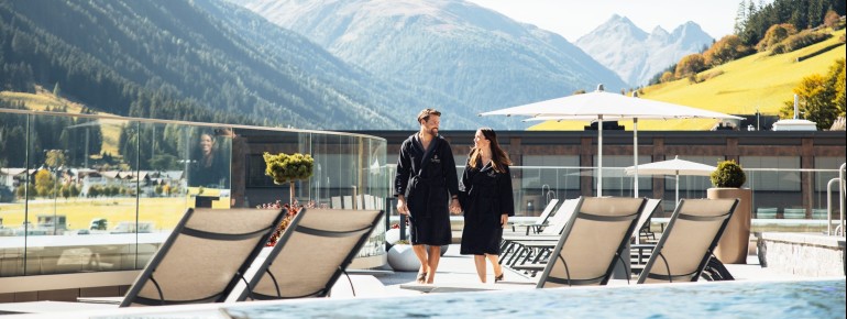 In der Silvretta Therme ist im Innen- und Außenbereich viel Platz zum Entspannen.