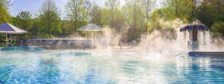 Dampfendes Außenbecken im Solemar