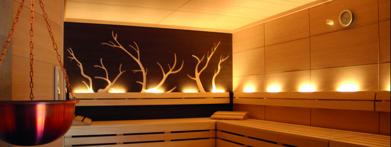 In der Kräutersauna finden Aufgüsse mit verschiedenen ätherischen Ölen statt.