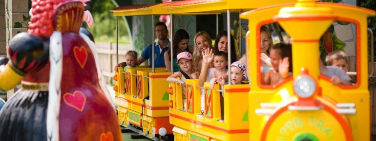 Die Sunny Bunny's Zauberbahn dreht ihre Runden im Außenbereich