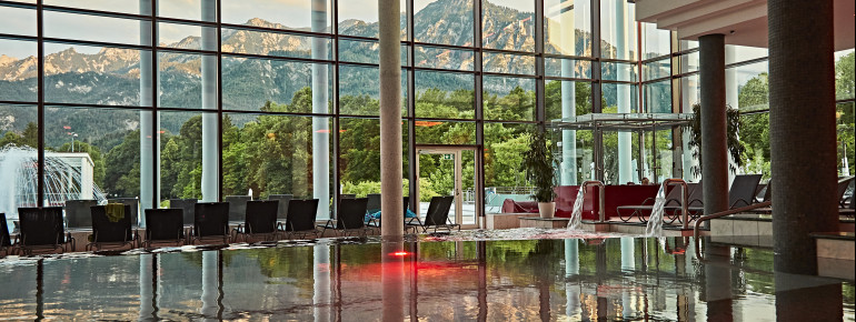 Die Galerie-Ebene bietet einen tollen Blick auf die Berge.