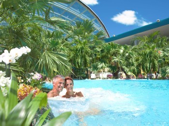 Die Therme Bad Wörishofen sorgt für ein tropisches Feeling mitten in Schwaben.