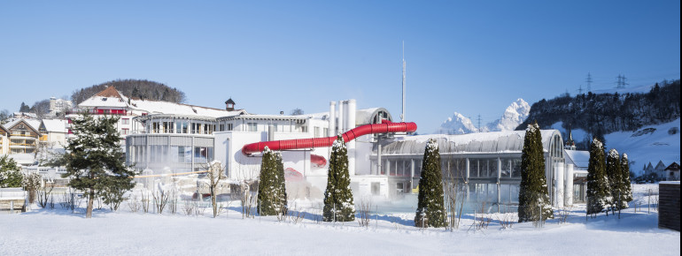 Das Erlebnisbad des Swiss Holiday Parks eignet sich hervorragend für einen Familienausflug.