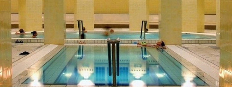 Ungarischer Glanz in der Therme