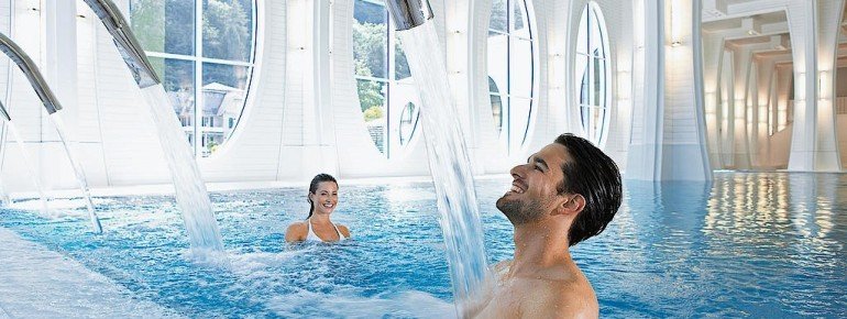 Auf 7.300 Quadratmetern bietet die Tamina Therme Bad Ragaz Entspannung für den ganzen Körper.