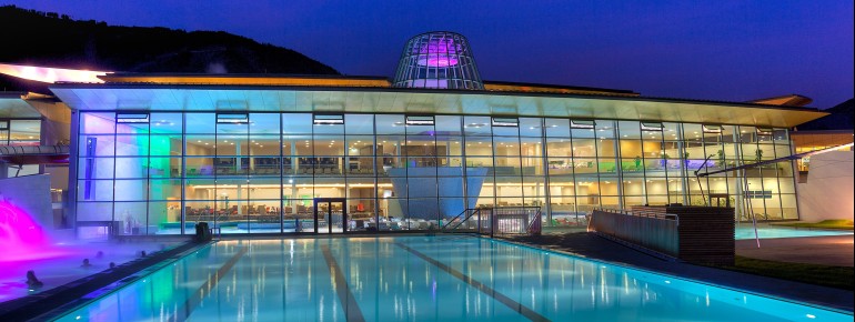 Besonderes Badeambiente im Tauern Spa bei Nacht