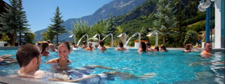 Das 36°C warme Vitalbad bietet den Badegästen Sprudel-und Wasserspeier.