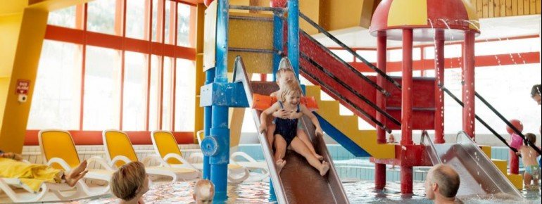 Im Kinderbecken haben Groß und Klein zusammen viel Spaß.