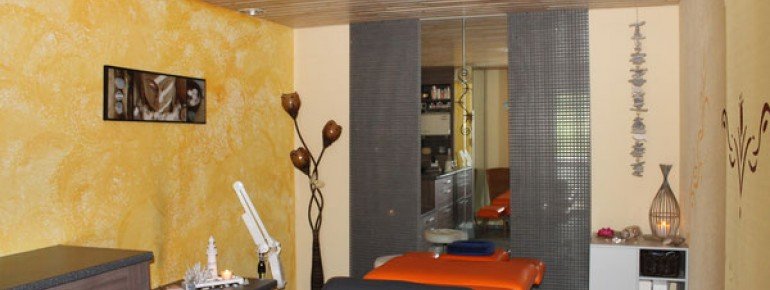 Massageraum im Wellenessbereich der Therme Leukerbad.
