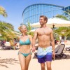 Strandfeeling kommt im Außenbereich der Therme auf.