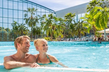 Kinderfreie Zone: Außer samstags ist der Eintritt in die Therme nur für Besucher ab 16 Jahren erlaubt.