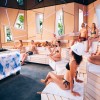 Außen wie ein Kristall innen eine gemütliche Sauna: Die Re-Flexion Sauna in der VitalOase.