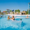 In den Außenbereichen der Therme ist es das ganze Jahr über angenehm warm.