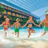 Das Wellenbad begeistert vor allem die Familien.