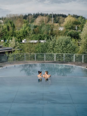 Die Temperatur der Becken betragen zwischen 26 und 35 °C.