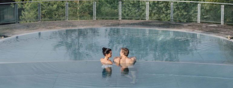 Die Temperatur der Becken betragen zwischen 26 und 35 °C.